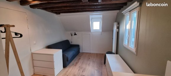 Studio in Paris, France No. 280306 6