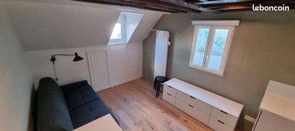 Studio in Paris, France No. 280306 5