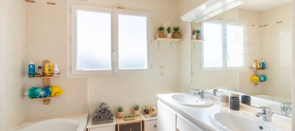 4 Schlafzimmer Haus in L'Isle-d'Abeau, France, Nr. 350763 8