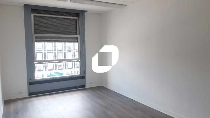 Escritório em Sarcelles, France 90 m² N.º 346121