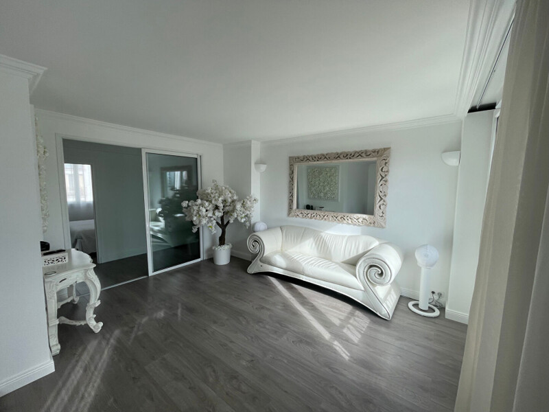 Apartamento de 2 dormitorios en Les Pavillons-sous-Bois, France No. 139477