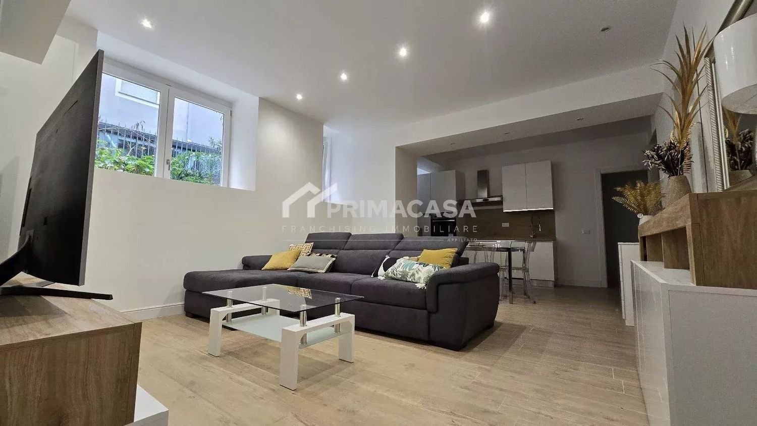 3 rooms Apartment in Milan, Italy No. 248557