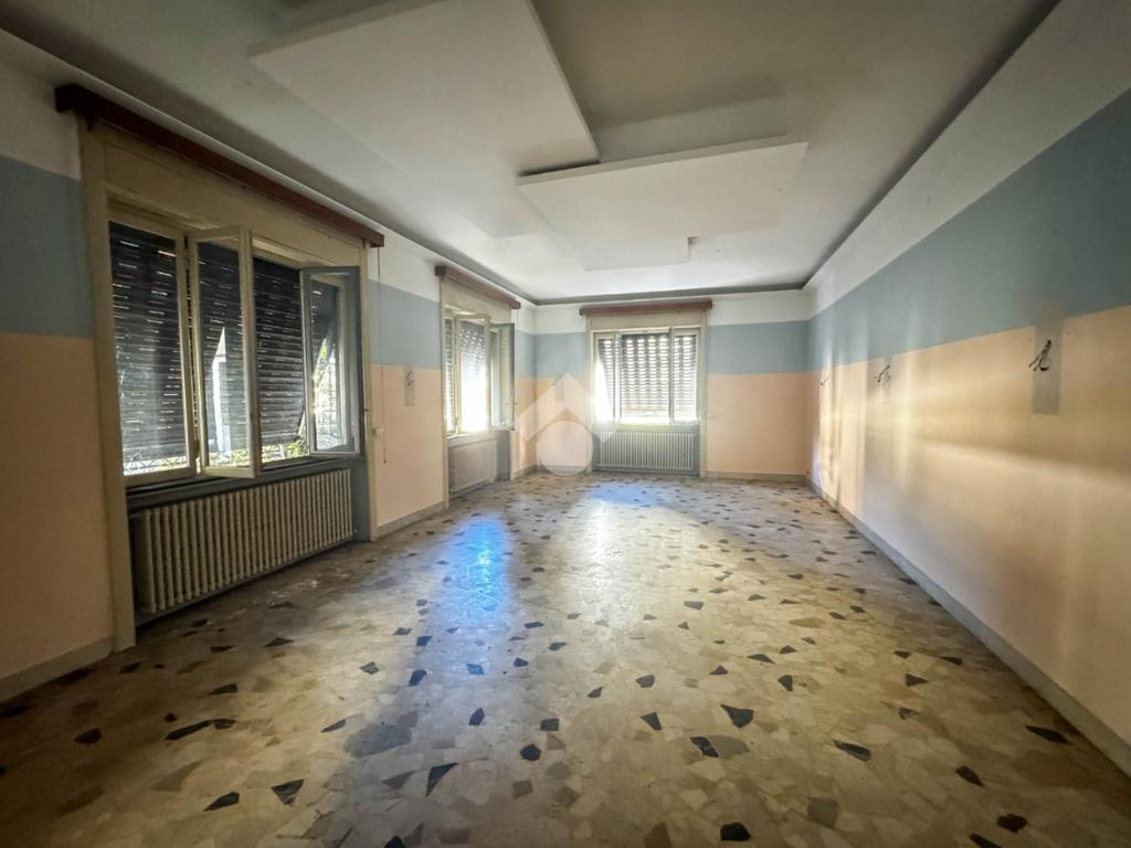 Propiedad comercial de 7 habitaciónes en Cernusco Lombardone, Italy No. 75848