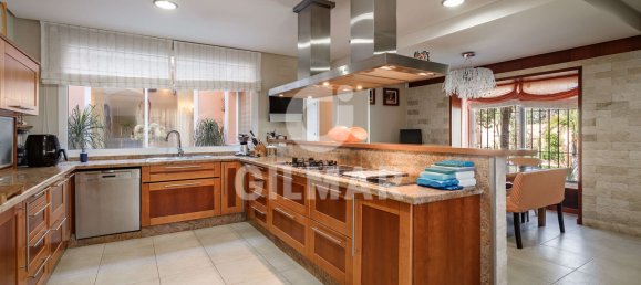 8 bedrooms Villa in Estepona, Spain No. 24235 9