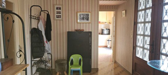 3 bedrooms House in Gracay, France No. 73155 3