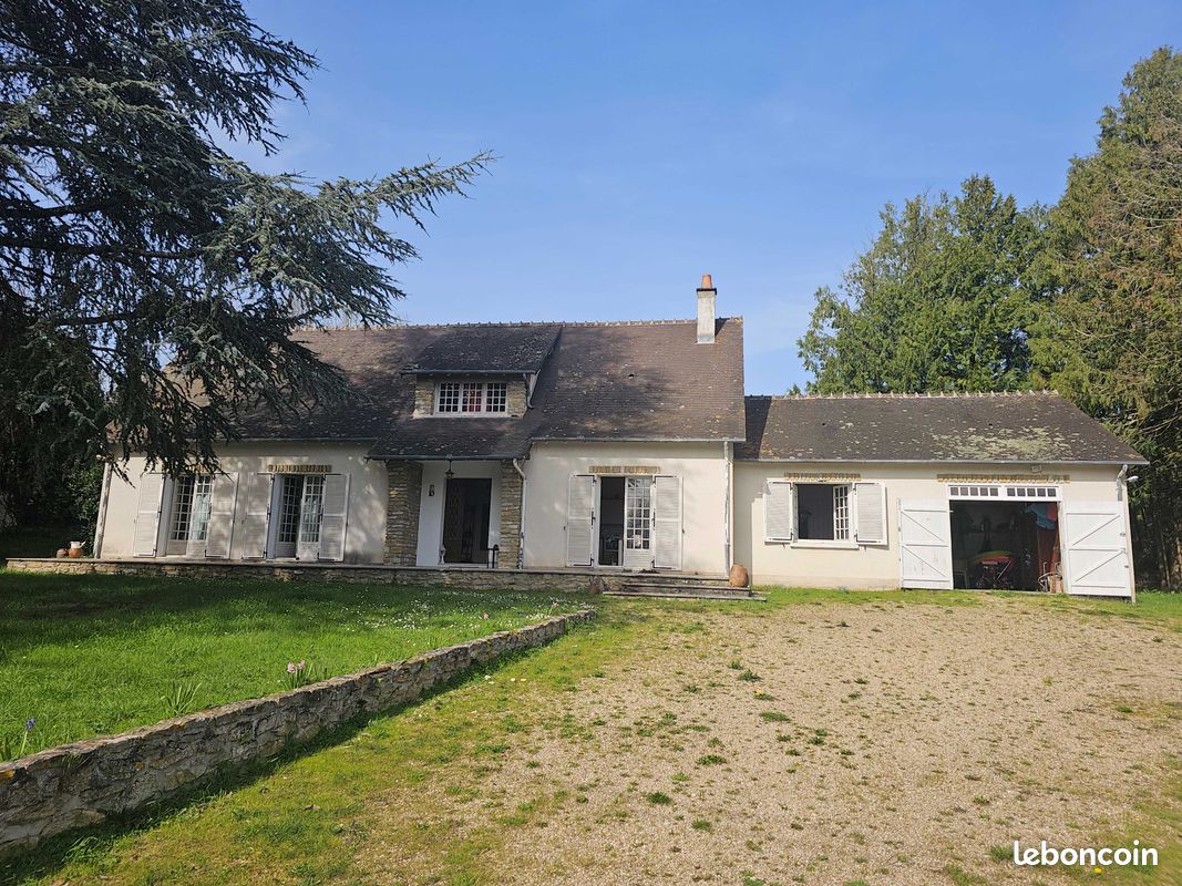 3 bedrooms House in Gracay, France No. 73155