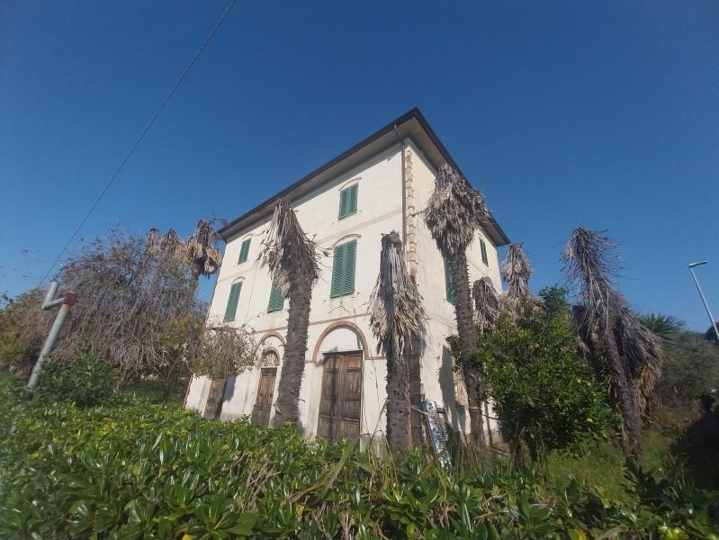 10 rooms Villa in Camaiore, Italy No. 236962