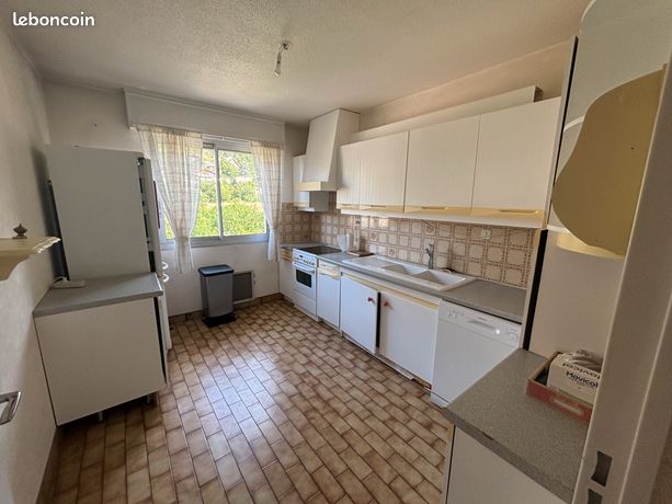 Квартира с 3 спальнями в Амбрен, Франция № 302228