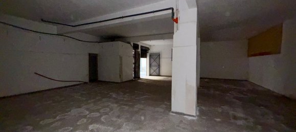 280m² Commercial property in Catania, Italy No. 311048 17