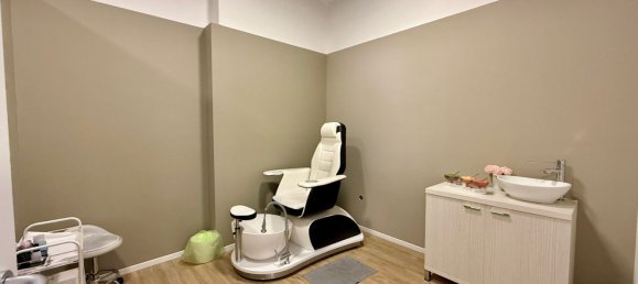 280m² Commercial property in Catania, Italy No. 311048 9