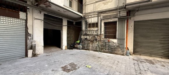280m² Commercial property in Catania, Italy No. 311048 12