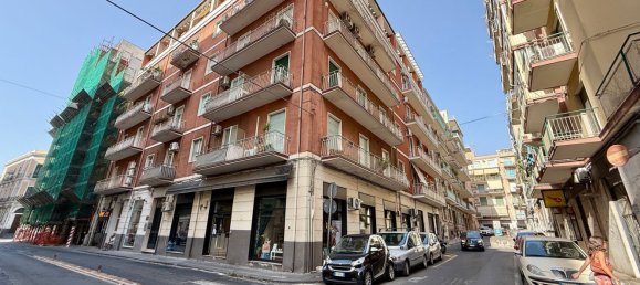 280m² Commercial property in Catania, Italy No. 311048 2