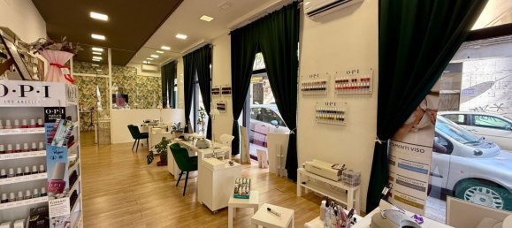 280m² Commercial property in Catania, Italy No. 311048 4