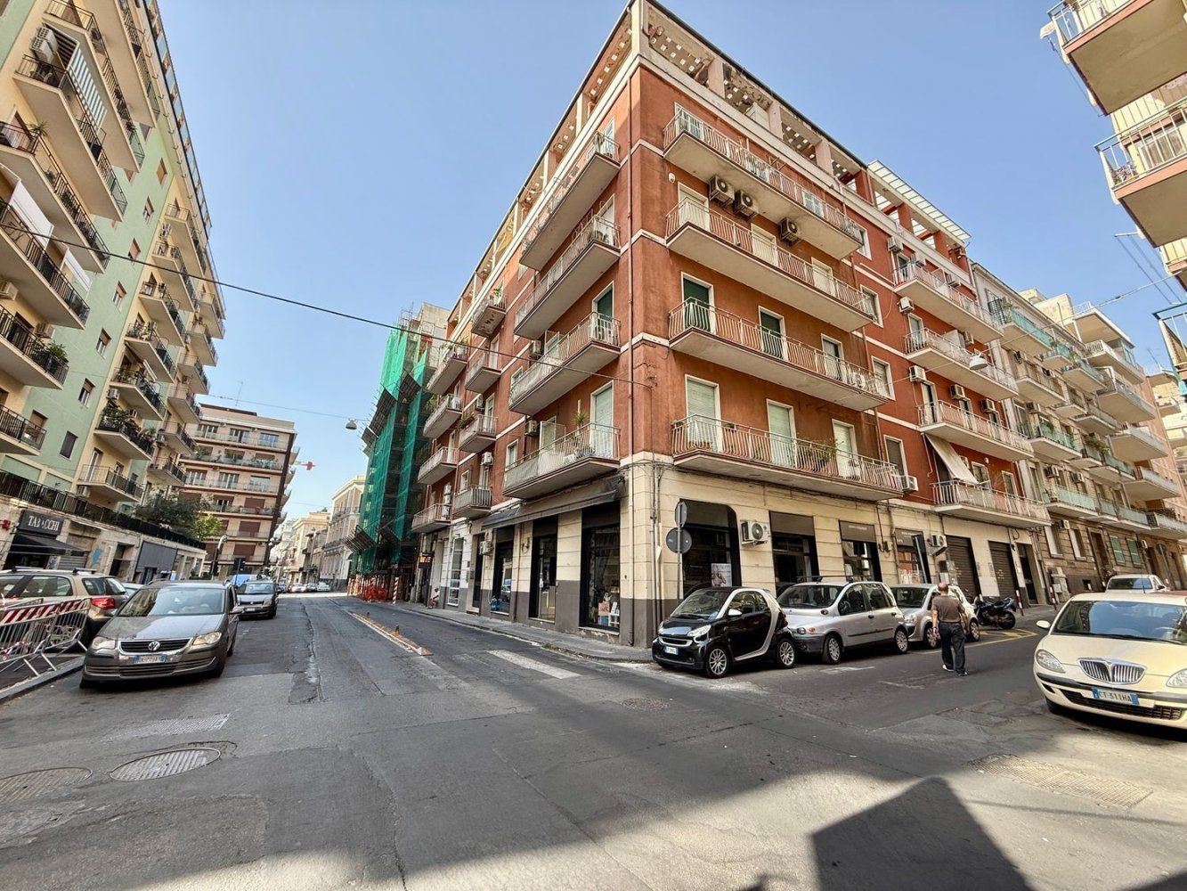 280m² Commercial property in Catania, Italy No. 311048