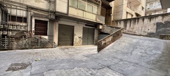 280m² Commercial property in Catania, Italy No. 311048 11