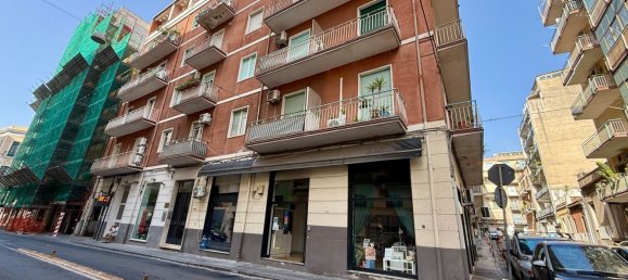 280m² Commercial property in Catania, Italy No. 311048 3
