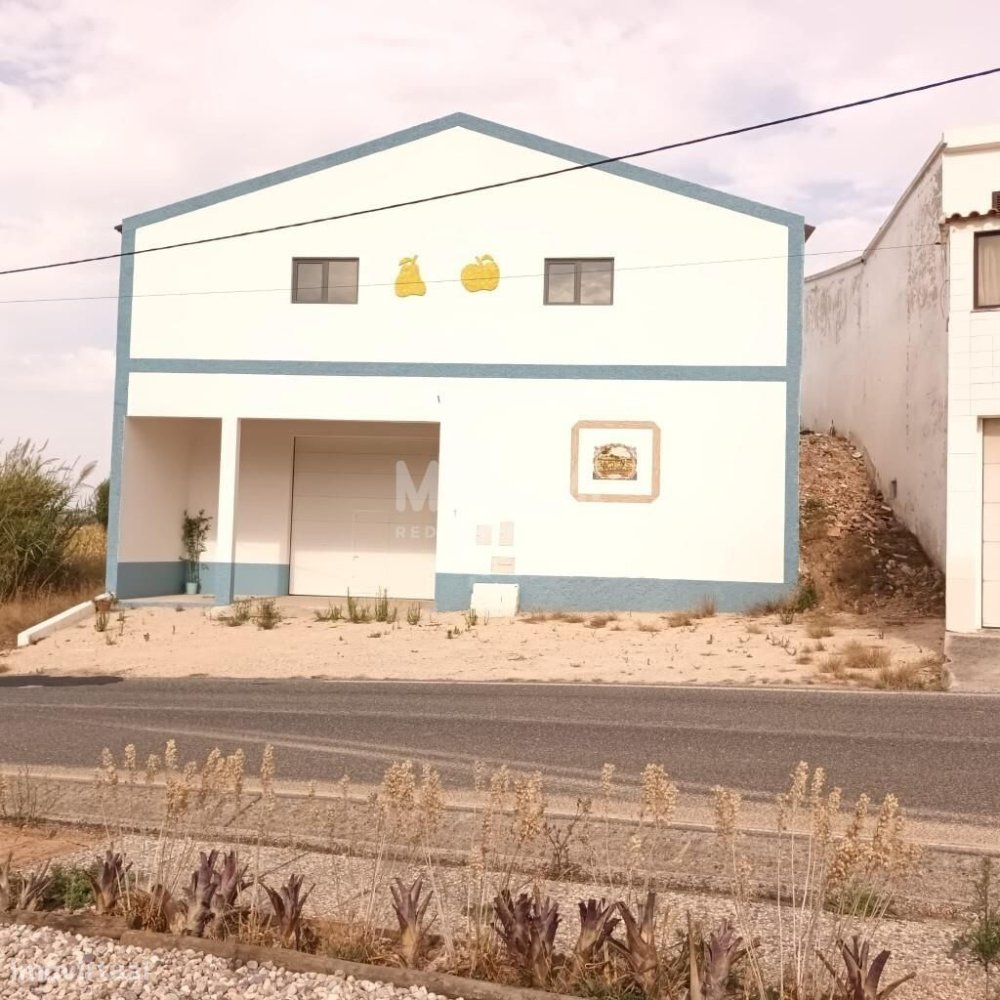 304m² Warehouse in Obidos, Portugal No. 256343