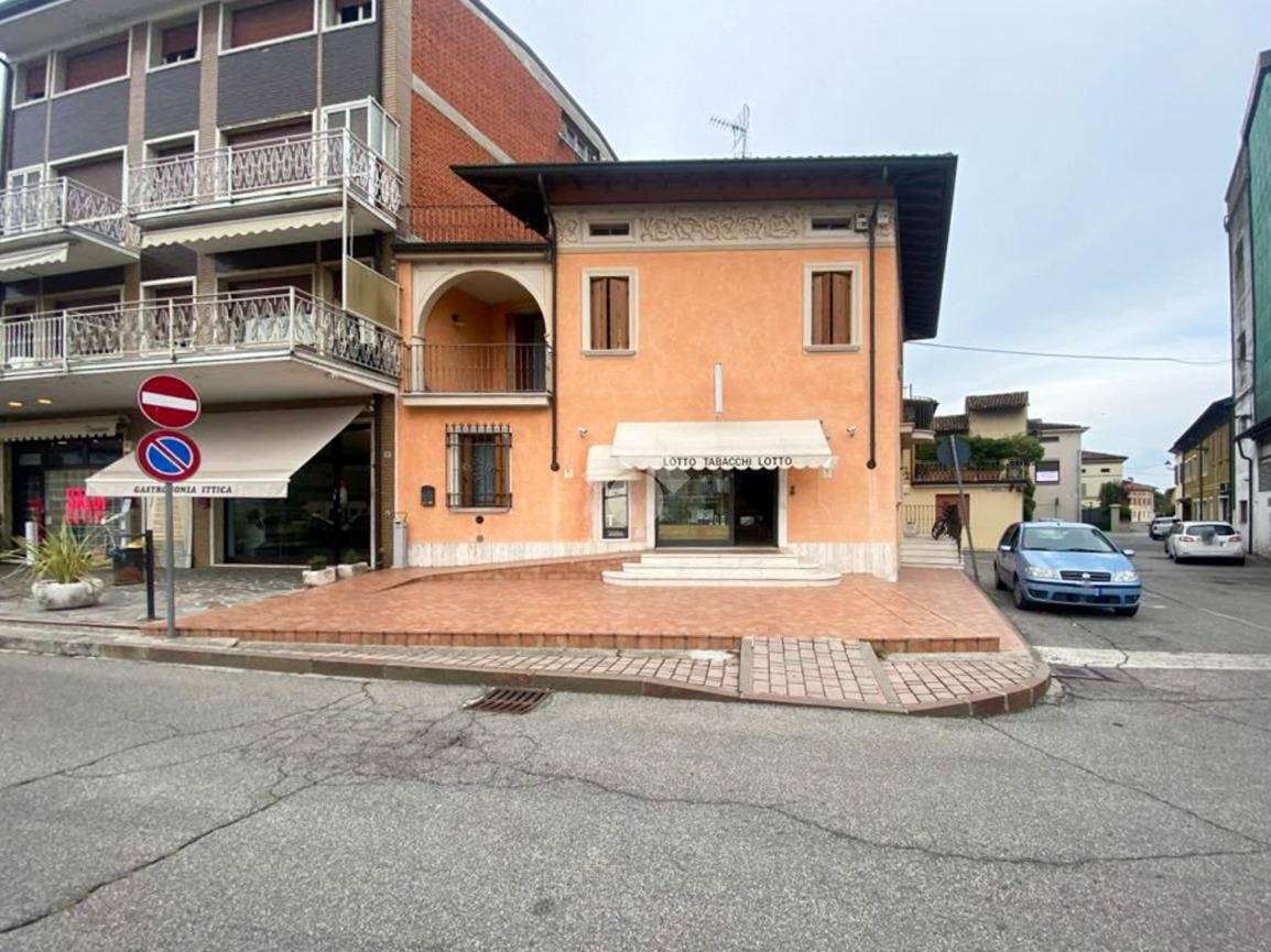 2 rooms Commercial property in Isorella, Italy No. 75389