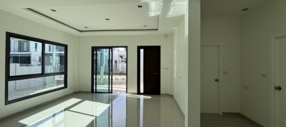 4 Schlafzimmer Villa in Pattaya, Thailand, Nr. 69291 8