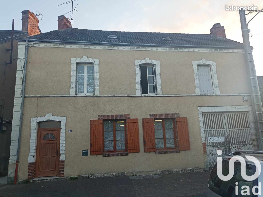 Adosado de 5 habitaciónes en Nogent-sur-Vernisson, France No. 238407