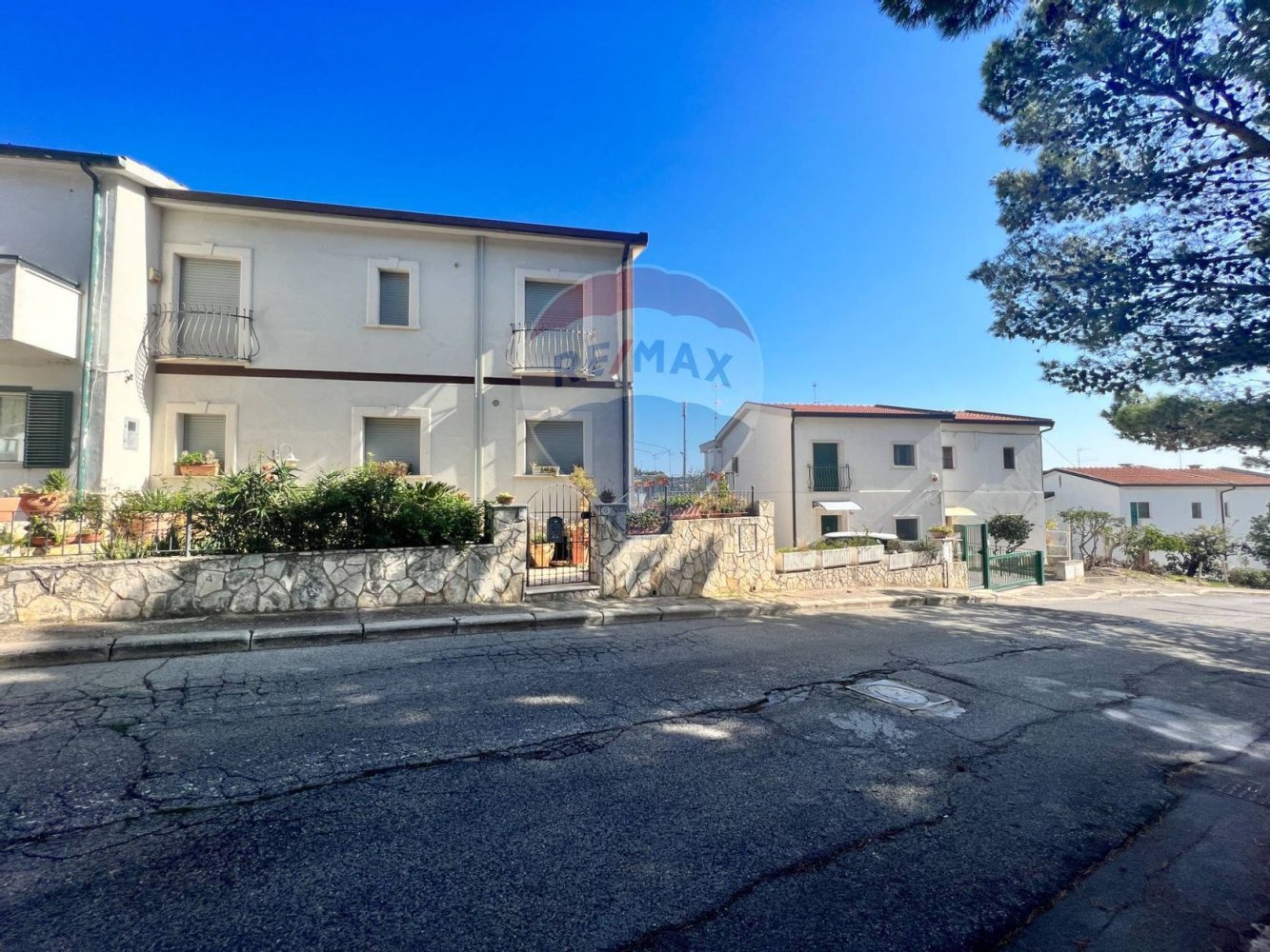 Дом с 3 спальнями в Матера, Италия № 17235