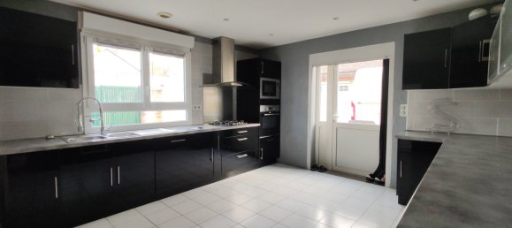 3 bedrooms Apartment in Chalons-en-Champagne, France No. 153021 3