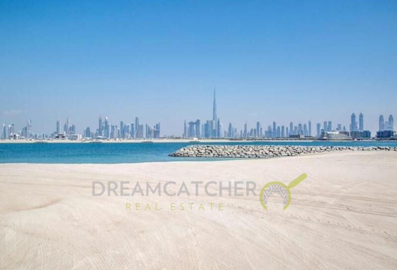 1062.24m² Land in Jumeirah, UAE No. 1385