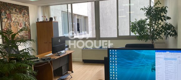 31m² Office in Paris, France No. 188040 2