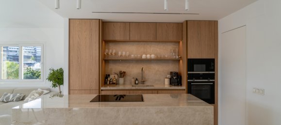 3 bedrooms Penthouse in La Quinta, Spain No. 139209 8