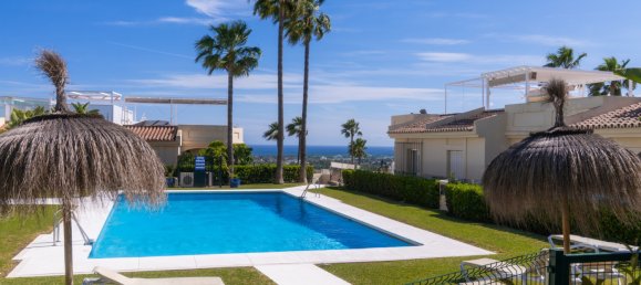 3 bedrooms Penthouse in La Quinta, Spain No. 139209 3