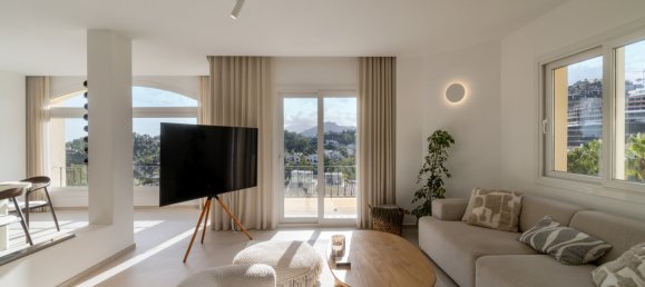 3 bedrooms Penthouse in La Quinta, Spain No. 139209 2