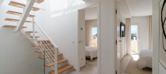 3 bedrooms Penthouse in La Quinta, Spain No. 139209 5