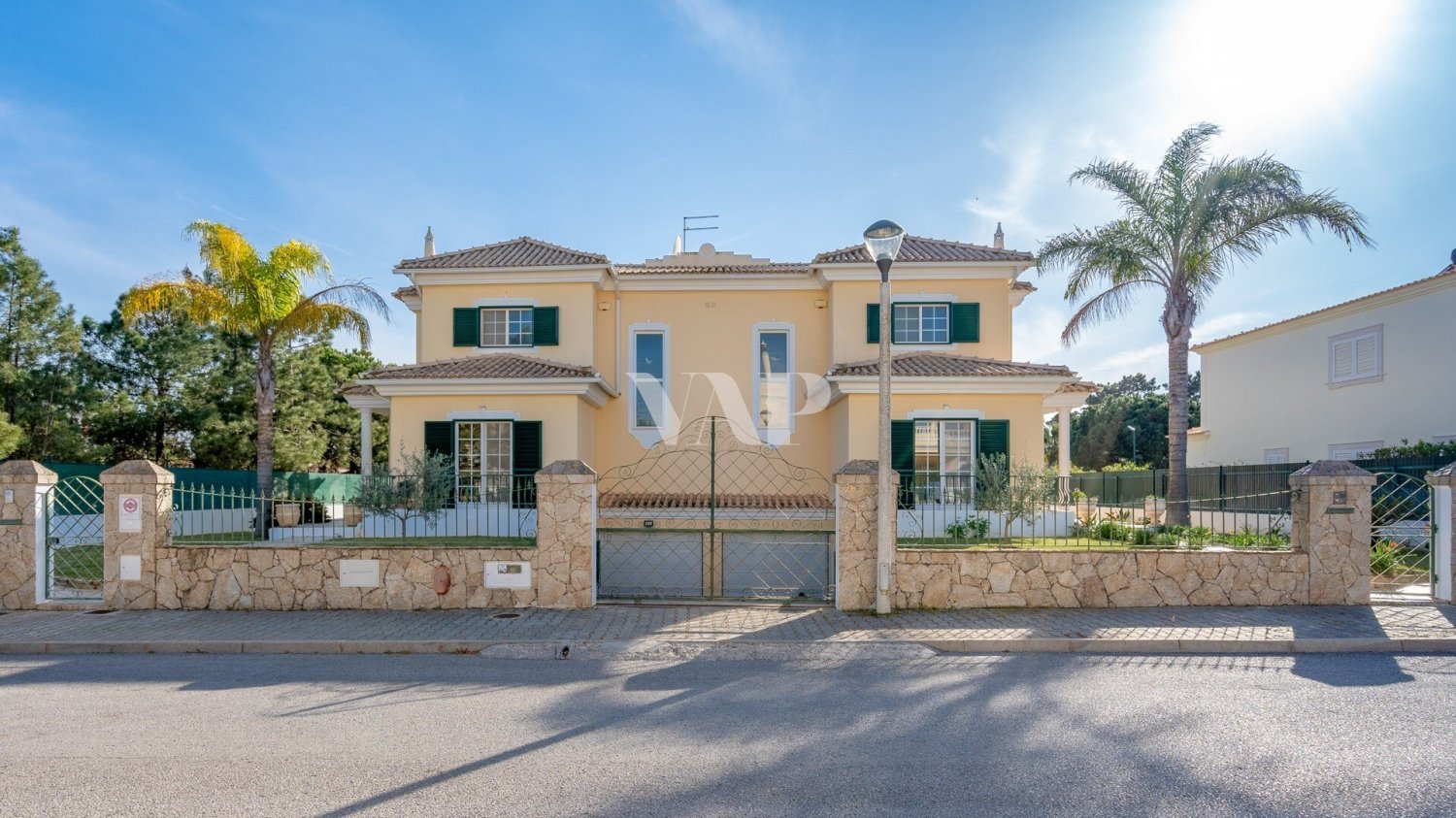 6 bedrooms Villa in Quarteira, Portugal No. 16017