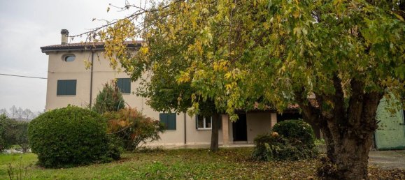 Casa de 7 habitaciónes en Finale Emilia, Italy No. 191229 4