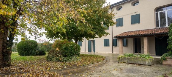 Casa de 7 habitaciónes en Finale Emilia, Italy No. 191229 29