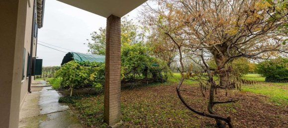 Casa de 7 habitaciónes en Finale Emilia, Italy No. 191229 8