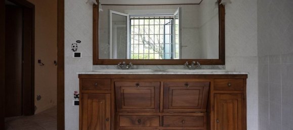 Casa de 7 habitaciónes en Finale Emilia, Italy No. 191229 70