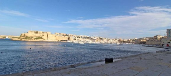 3 bedrooms Apartment in Birgu, Malta No. 8088 3