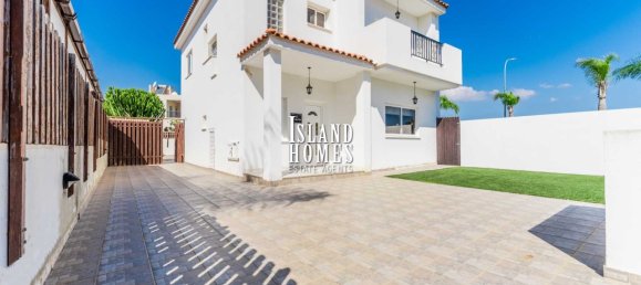 3 bedrooms House in Ayia Napa, Cyprus No. 24038 5