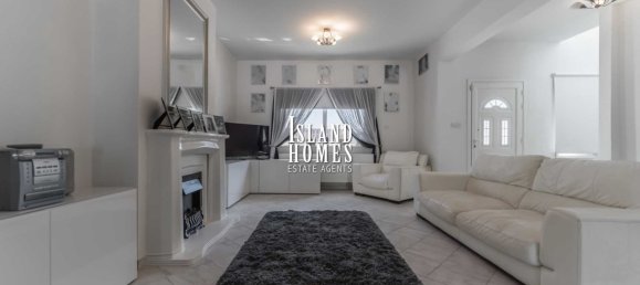 3 bedrooms House in Ayia Napa, Cyprus No. 24038 2