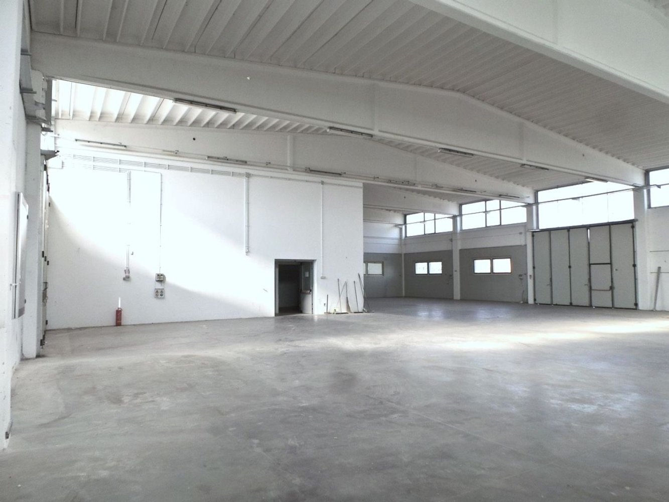Almacén en Udine, Italy 1000 m² No. 352294