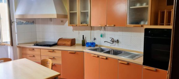 3 rooms Apartment in Florence, Italy No. 210827 2