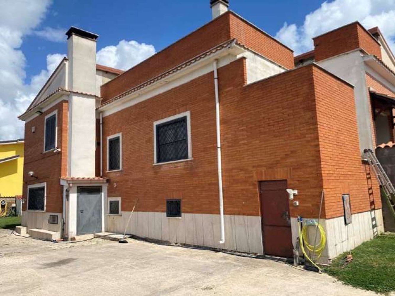 5 rooms Apartment in Pomezia, Italy No. 4525