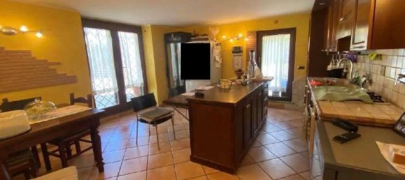 5 rooms Apartment in Pomezia, Italy No. 4525 10