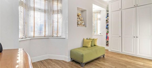 3 bedrooms House in London, United Kingdom No. 6612 2