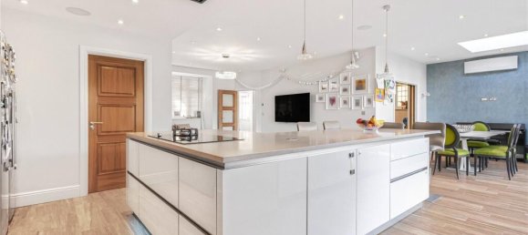 3 bedrooms House in London, United Kingdom No. 6612 12