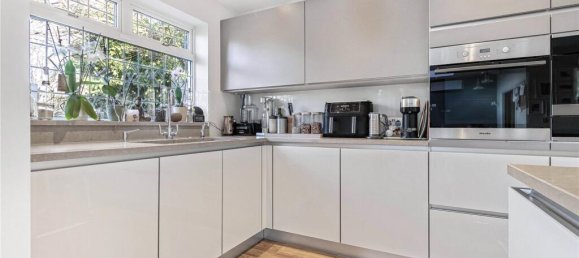 3 bedrooms House in London, United Kingdom No. 6612 9