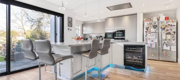 3 bedrooms House in London, United Kingdom No. 6612 7