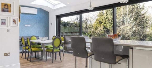 3 bedrooms House in London, United Kingdom No. 6612 8