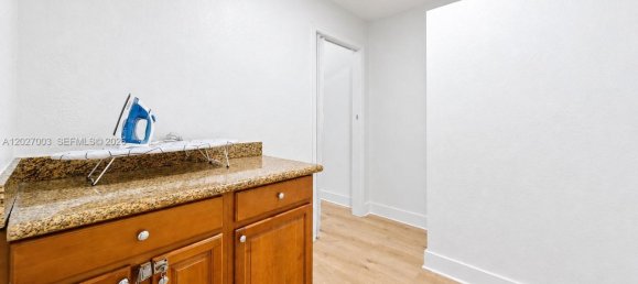 5 dormitorios villa en venta en Miami, Miami-Dade, Florida, USA № 614930 4